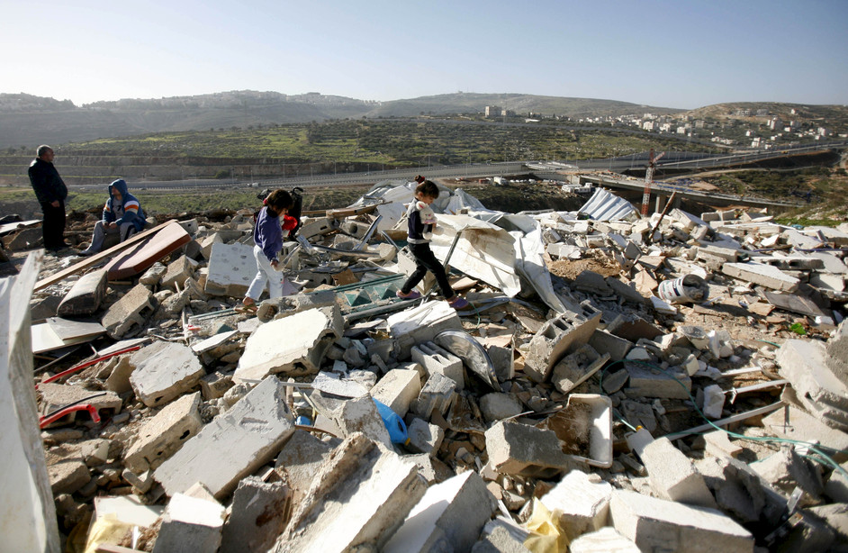 מדינת ישראל הרסה את בית משפחת אל-רג'אבי. 15 לינואר 2013. צילום: מחפוז אבו-טורק, APA Images